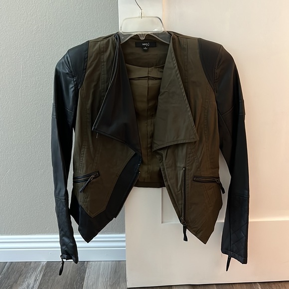 Jacket - Picture 2 of 4